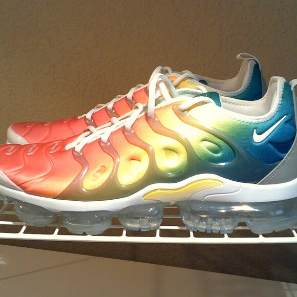 NIKE AIR VAPORMAX PLUS \